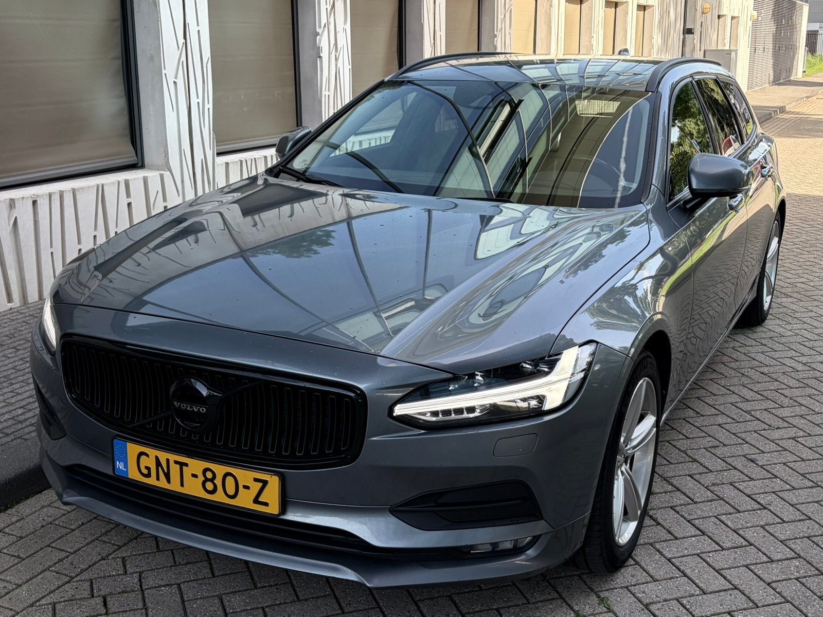 Volvo V90 Geartronic 2018 Grijs, 4 cilinders, 1969 cc, 1598 kg, 23 km/l