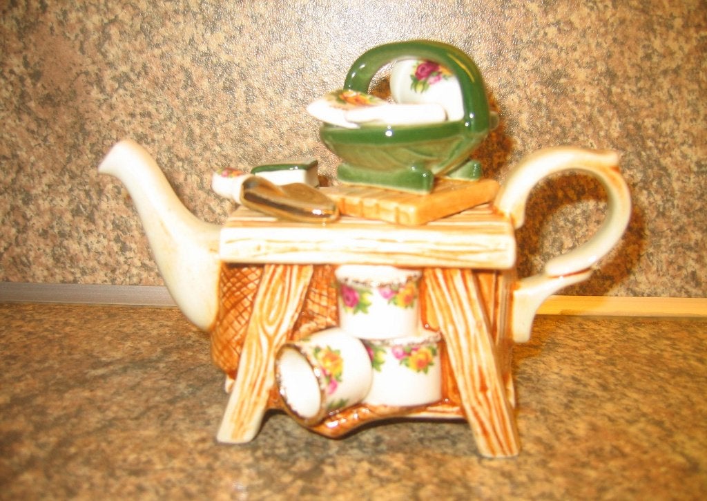 Royal Albert Mini Theepot, Ophalen of Verzenden, Zo goed als nieuw, Overige stijlen, Kop(pen) en/of Schotel(s)