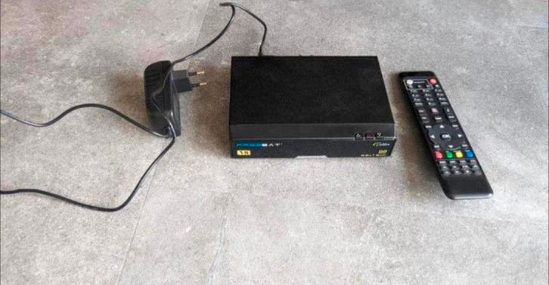 Freesat v8 golden s2&T2&C schotel tv decoder ontvanger, Ophalen of Verzenden, Zo goed als nieuw, Decoder