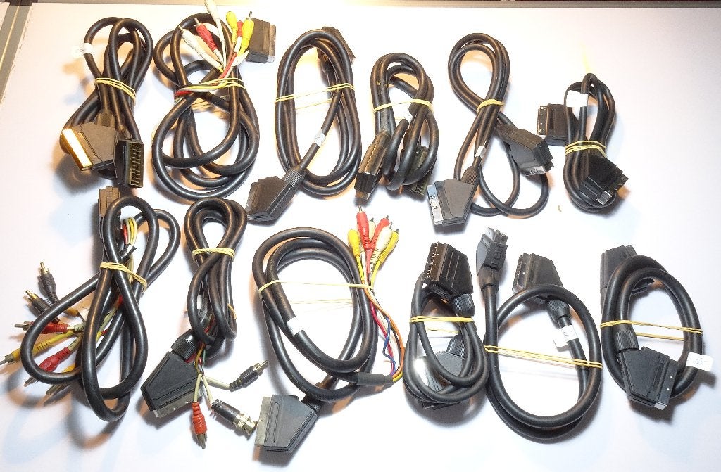 84 stuks kabels, snoeren en connectors electronica pc video, Ophalen, Gebruikt, 2 tot 5 meter, Overige kabels