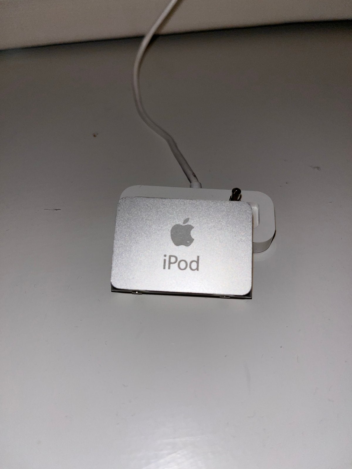 iPod Shuffle 2e generatie met docking station, Shuffle, Zo goed als nieuw, Zilver, Minder dan 2 GB