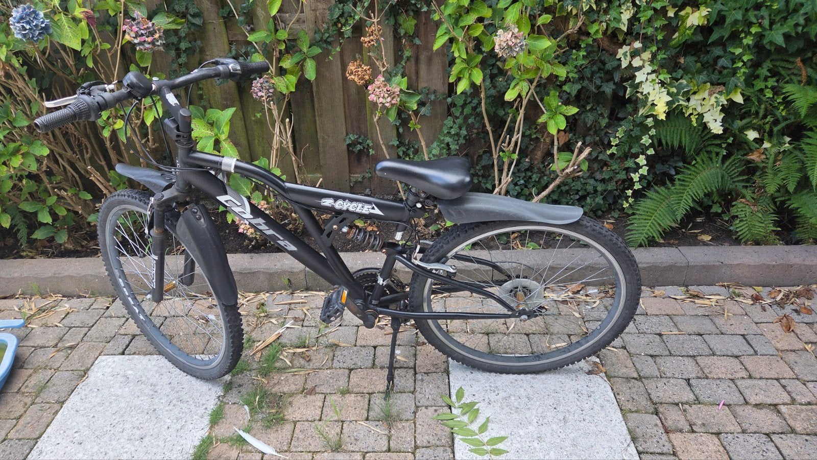 Zwarte 2Cycle Cobra mountainbike met vering, Fietsen en Brommers, Minder dan 10 versnellingen, Gebruikt, Velgrem, 53 tot 57 cm