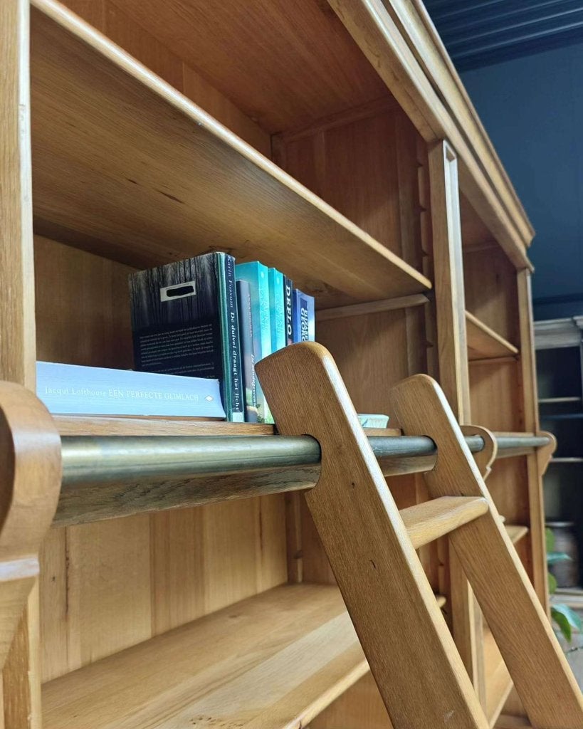 Foto 3 van Hoge eikenhouten boekenkast | Bibliotheekkast ladder #4792
