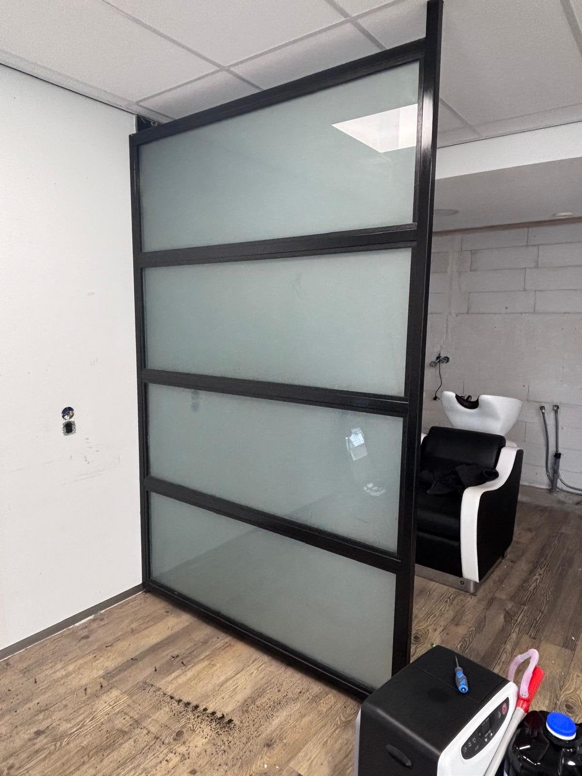 Roomdivider zwart metaal met mat glas goede staat, Doe-het-zelf en Verbouw, Deuren en Horren, Binnendeur, Ophalen of Verzenden