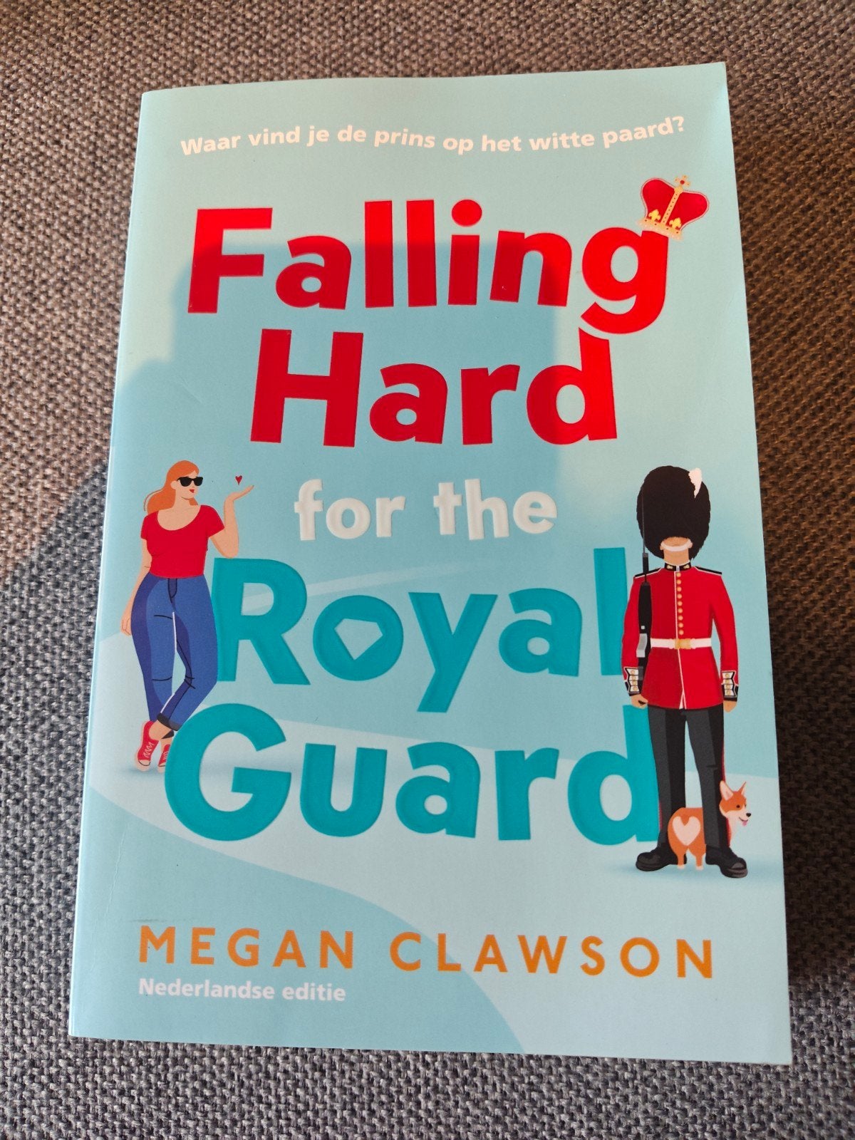 Falling Hard for the Royal Guard - Megan Clawson, Ophalen of Verzenden, Zo goed als nieuw, Megan Clawson, Nederland