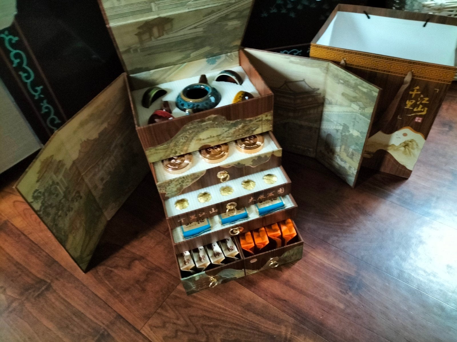 Exclusief Chinees theeservies + theeset "Kist der Rijkdom", Ophalen of Verzenden