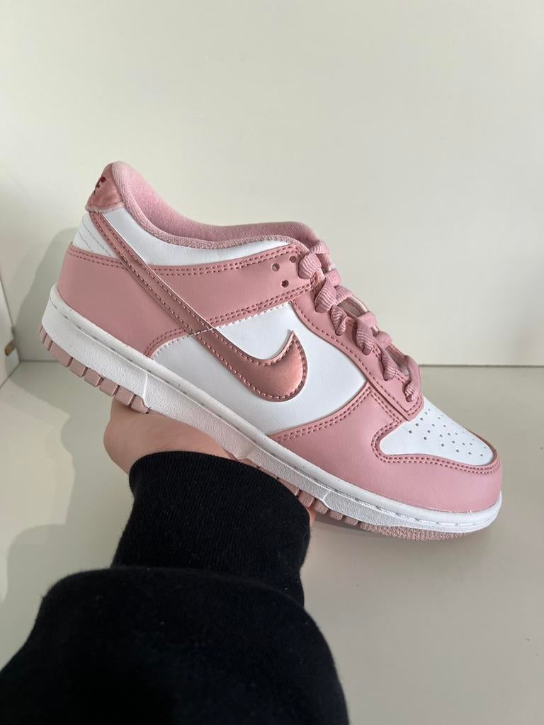 Nike Dunk low Pink Velvet (GS) maat 38,5, Overige kleuren, ., Nieuw, Ophalen of Verzenden