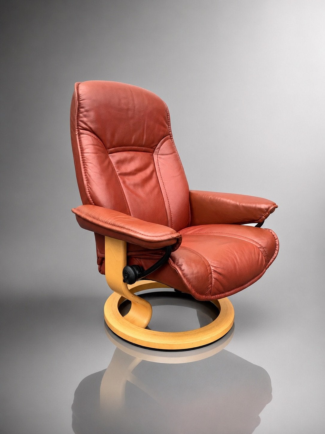 Nette Stressless relaxfauteuil, Huis en Inrichting, Fauteuils, Zo goed als nieuw, Leer, 50 tot 75 cm, 75 tot 100 cm, Ophalen of Verzenden