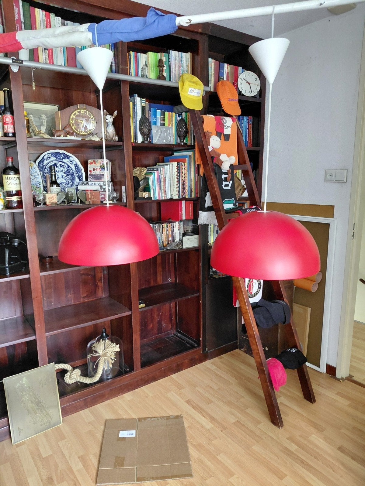 Set van 2 rode IKEA hanglampen, zo goed als nieuw, Ophalen, Kunststof, Modern, Scandinavisch, E27 (groot)