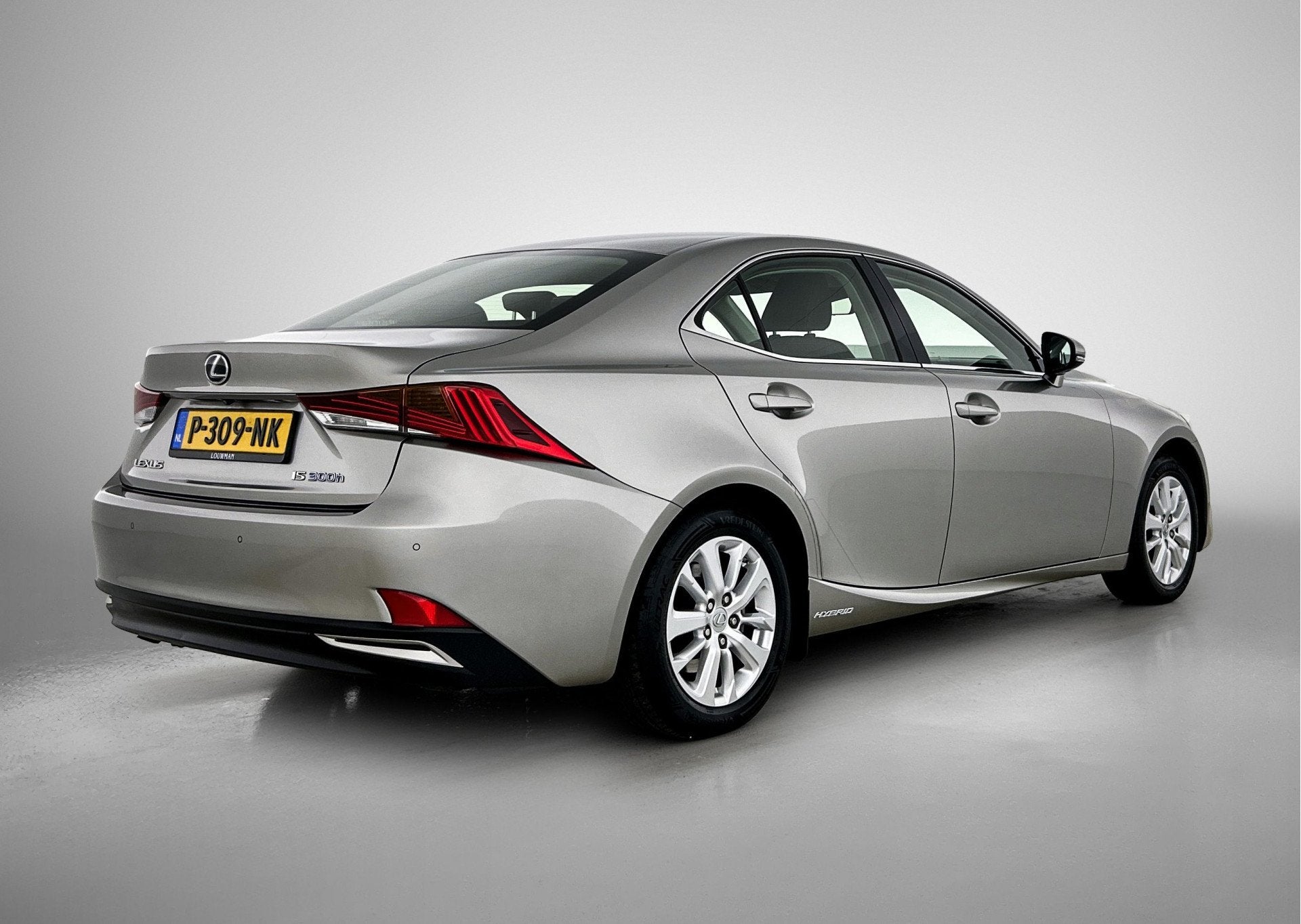 Lexus IS 300h Hybrid | Navigatie | PDC | Halfleder | Dealer, Auto's, Lexus, Automaat, 12 maanden, Achterwielaandrijving, Gebruikt