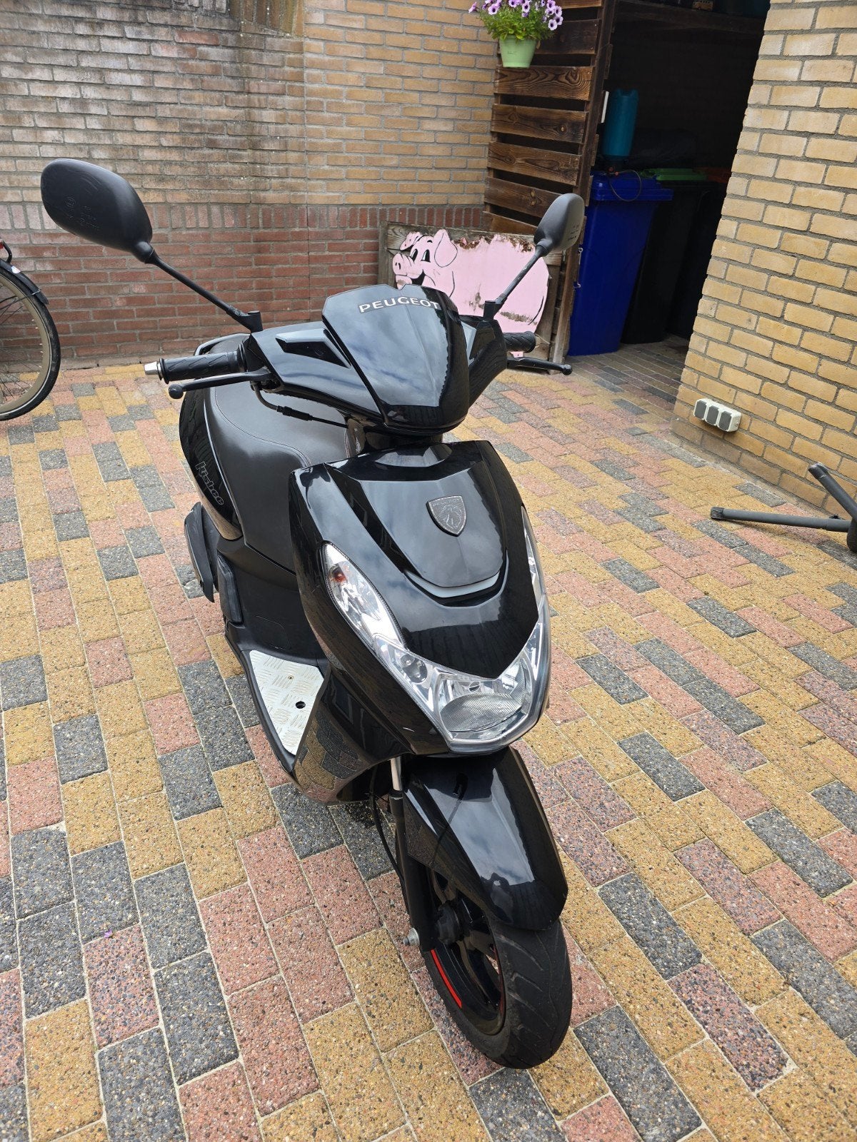 Peugeot kisbee 50cc zwart 2018 9459km geel kenteken, Fietsen en Brommers, Scooters | Peugeot, Gebruikt, Overige modellen, Maximaal 45 km/u