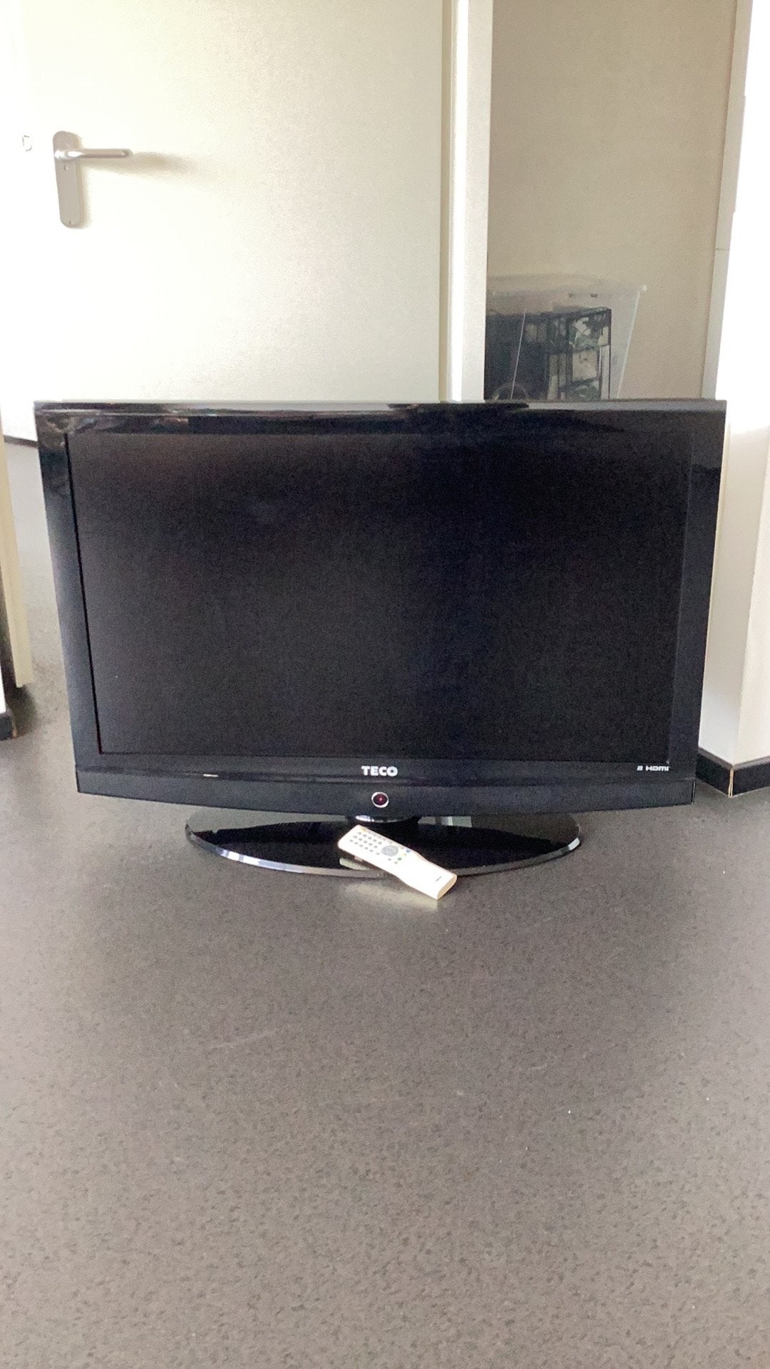 Teco tv op standaard met afstandbediening, Gebruikt, 50 Hz, LCD, 100 cm of meer