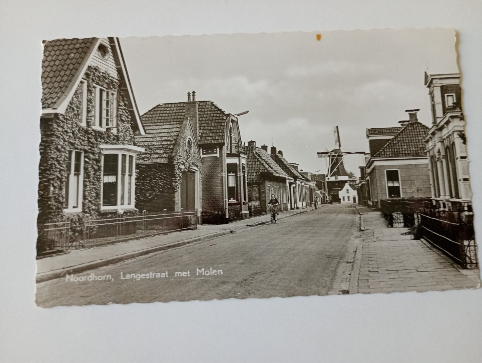 Noordhorn Langestraat met Molen 1959, Ophalen of Verzenden, 1940 tot 1960, Gelopen, Groningen