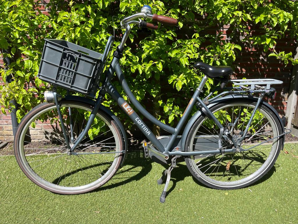 Cortina U4 Transportfiets met Mand - Gebruikt, Fietsen en Brommers, Fietsen | Dames | Damesfietsen, Terugtraprem, Gebruikt, Versnellingen