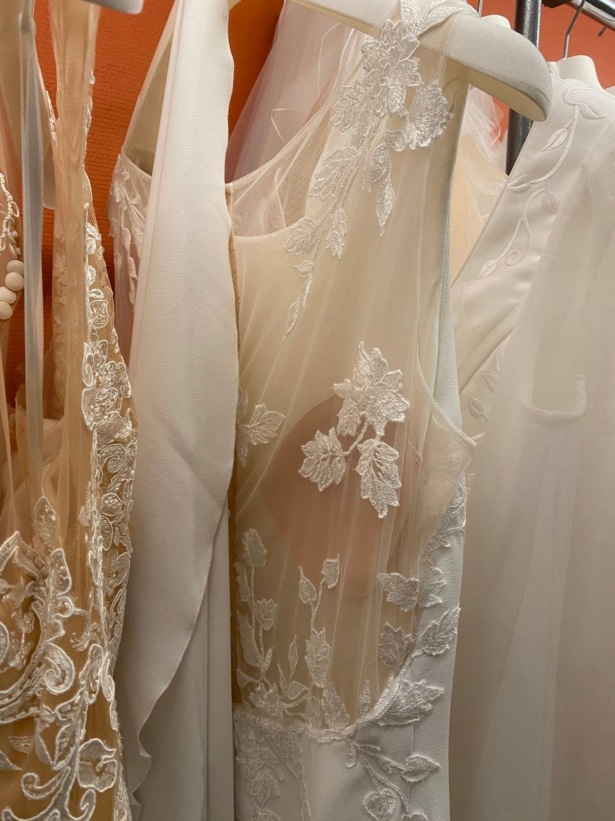 Prachtige Gekleurde Trouwjurk met Kantdetails, Kleding | Dames, Trouwkleding en Trouwaccessoires, Ophalen, Zo goed als nieuw, Meerkleurig