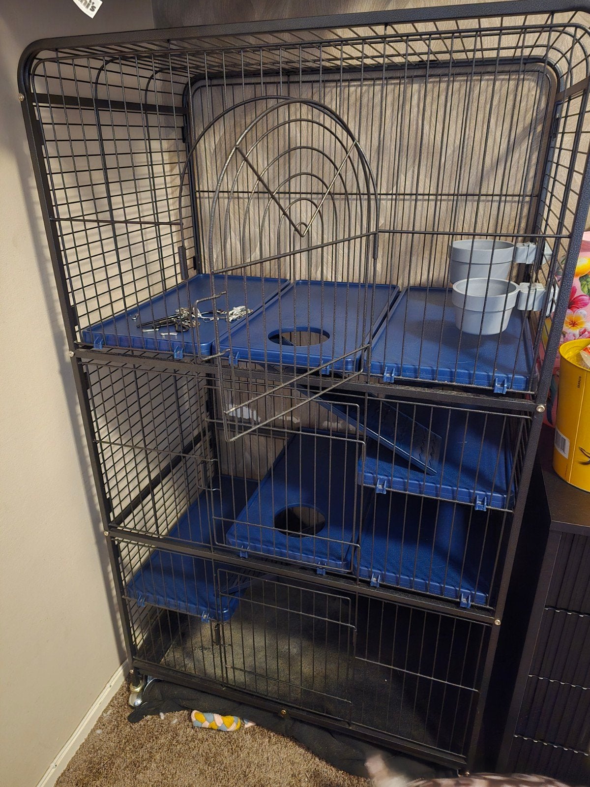 grote fretten kooi plus speelkleed en 3 setjes aankleding, Ophalen, Kooi, Fret