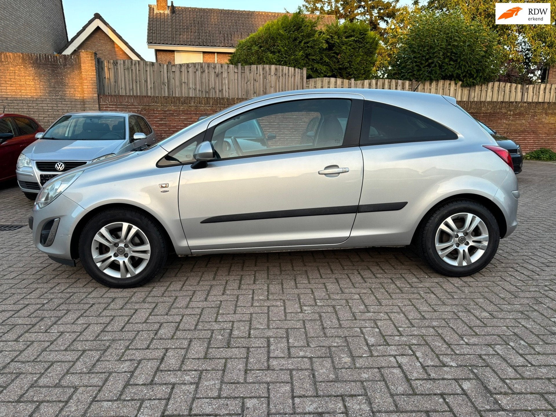 Opel Corsa 1.4-16V Vol opties / Rijd perfect APK nieuw, Voorwielaandrijving, Gebruikt, 4 cilinders, Elektrische ramen