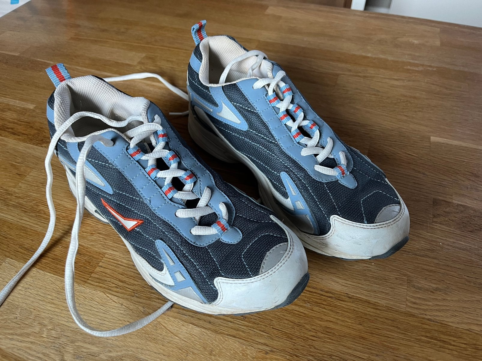 Schoenen dames/meiden Celtics maat 40, Overige kleuren, Ophalen of Verzenden, Sneakers of Gympen, Gedragen