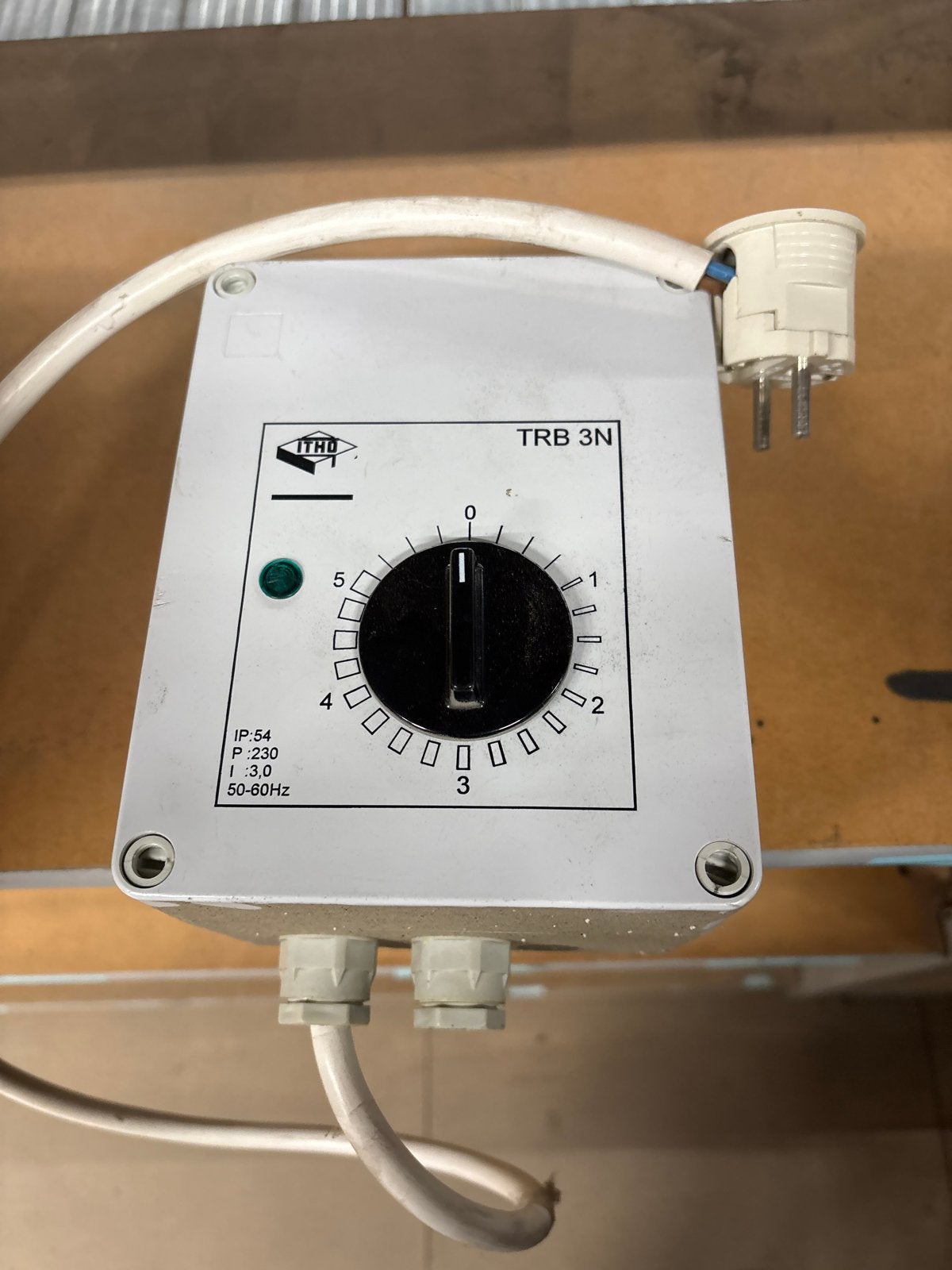 ITHO TRB 3N Regelaar - IP:54, P:230, I:3,0, 50-60Hz, Ophalen, Gebruikt