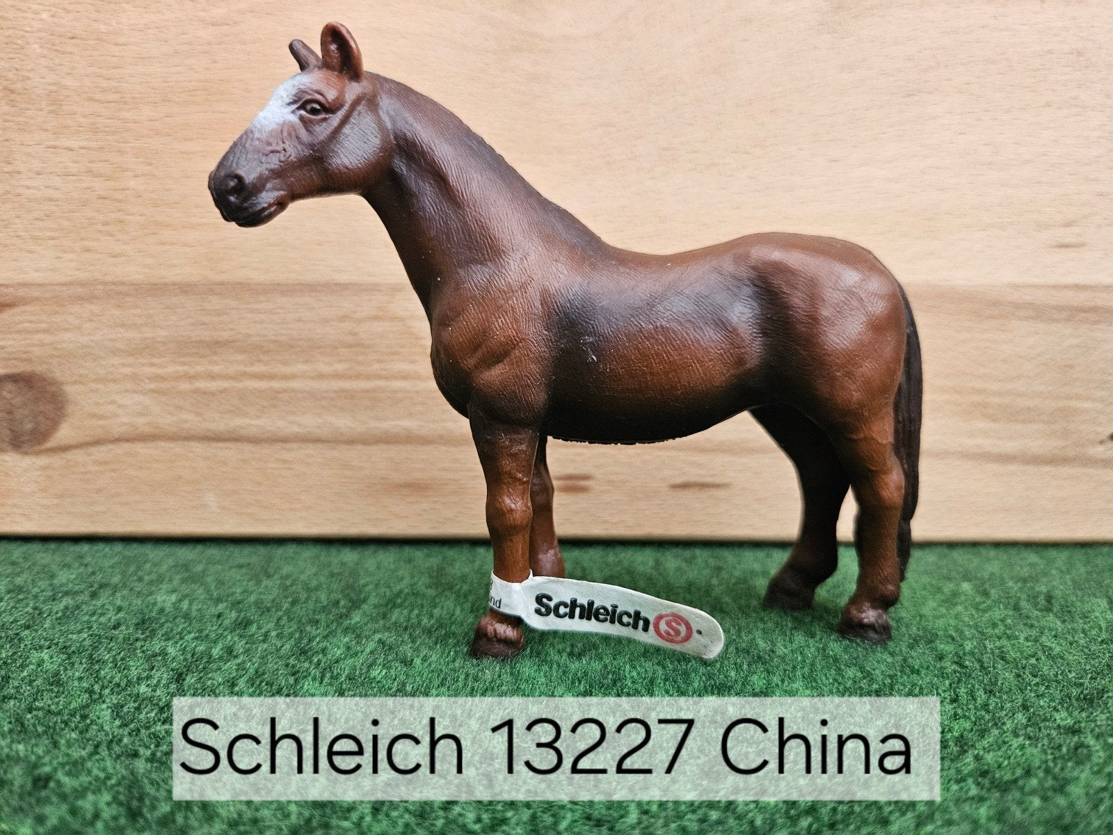 Schleich 13227 Hannoveraan merrie met vaantje uit 1995, Ophalen of Verzenden, Zo goed als nieuw, Paard, Beeldje of Figuurtje