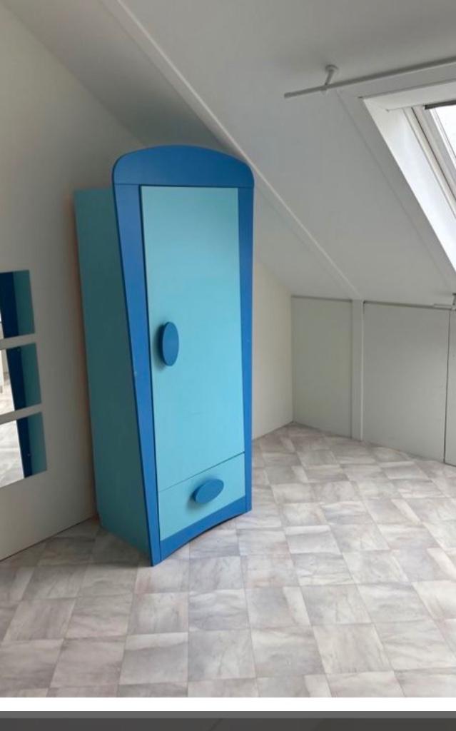 Gratis IKEA Mammut blauwe kinderkledingkast, Kinderen en Baby's, Kinderkamer | Commodes en Kasten, Ophalen, Gebruikt, 105 cm of meer