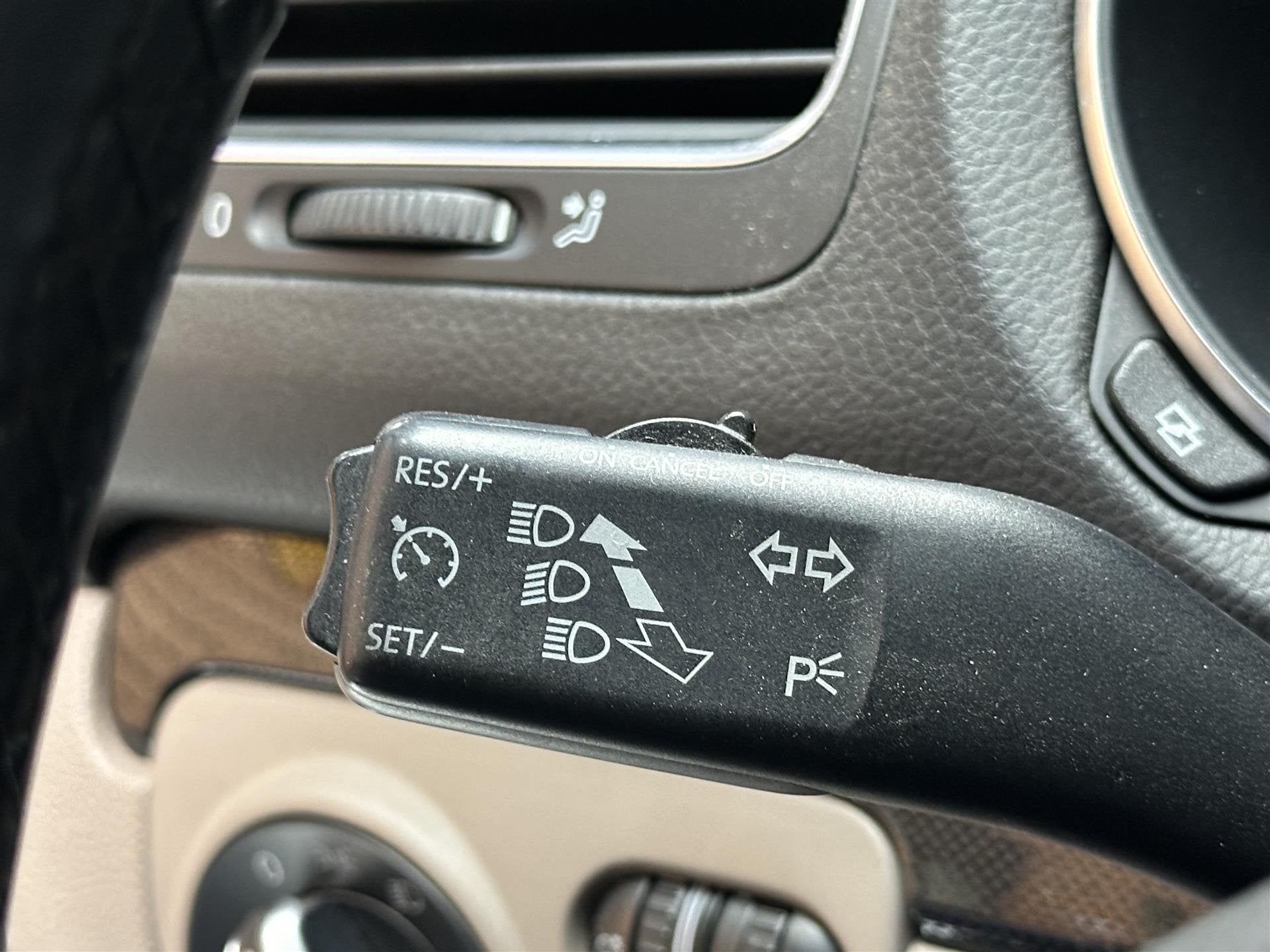 Volkswagen Golf TSI Cruise Control CARPLAY Airco Cruise Cont, Auto's, Gebruikt, 4 cilinders, 1290 kg, Zwart