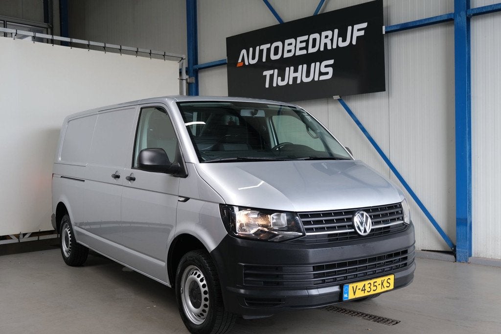 Volkswagen Transporter 2.0 TDI L2H1 Comfortline - N.A.P. Air, Auto's, Voorwielaandrijving, Gebruikt, Euro 6, 4 cilinders