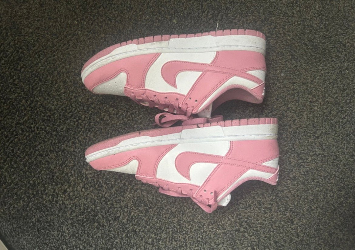 Nike dunks, Ophalen of Verzenden, Roze, Sneakers of Gympen, Zo goed als nieuw