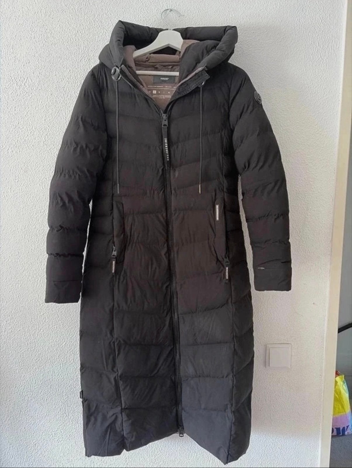 Khujo Instagram3 Matt zwarte lange gewatteerde winterjas, Kleding | Dames, Ophalen of Verzenden, Zo goed als nieuw, Maat 36 (S)