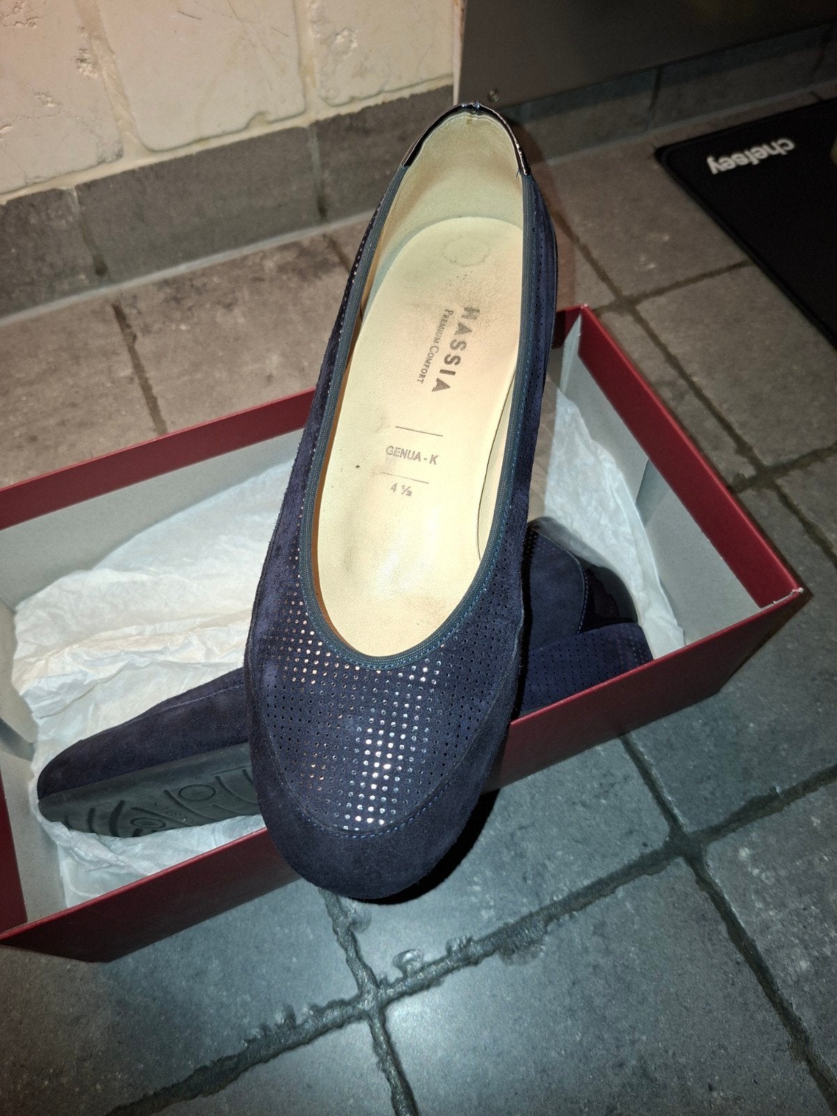 HASSIA SCHOENEN 4,5K, Ophalen of Verzenden, Zo goed als nieuw, Sneakers of Gympen