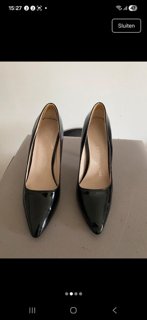 Zwarte lakleren pumps met lichte beschadiging aan de hak, Kleding | Dames, Schoenen, Ophalen of Verzenden, Gedragen, Zwart, Pumps