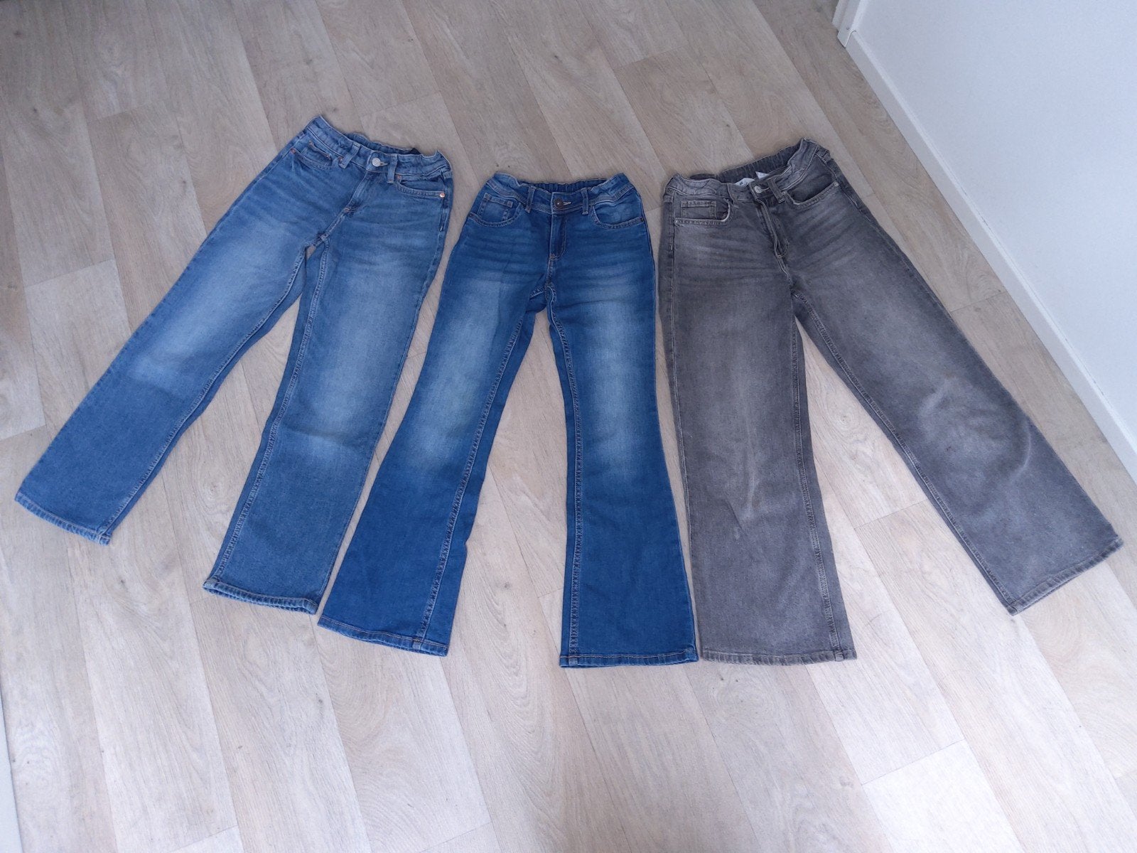 Spijkerbroek 3 stuks meisjes kleding maat 140/146, halen., Gebruikt, Meisje, H&M, Ophalen