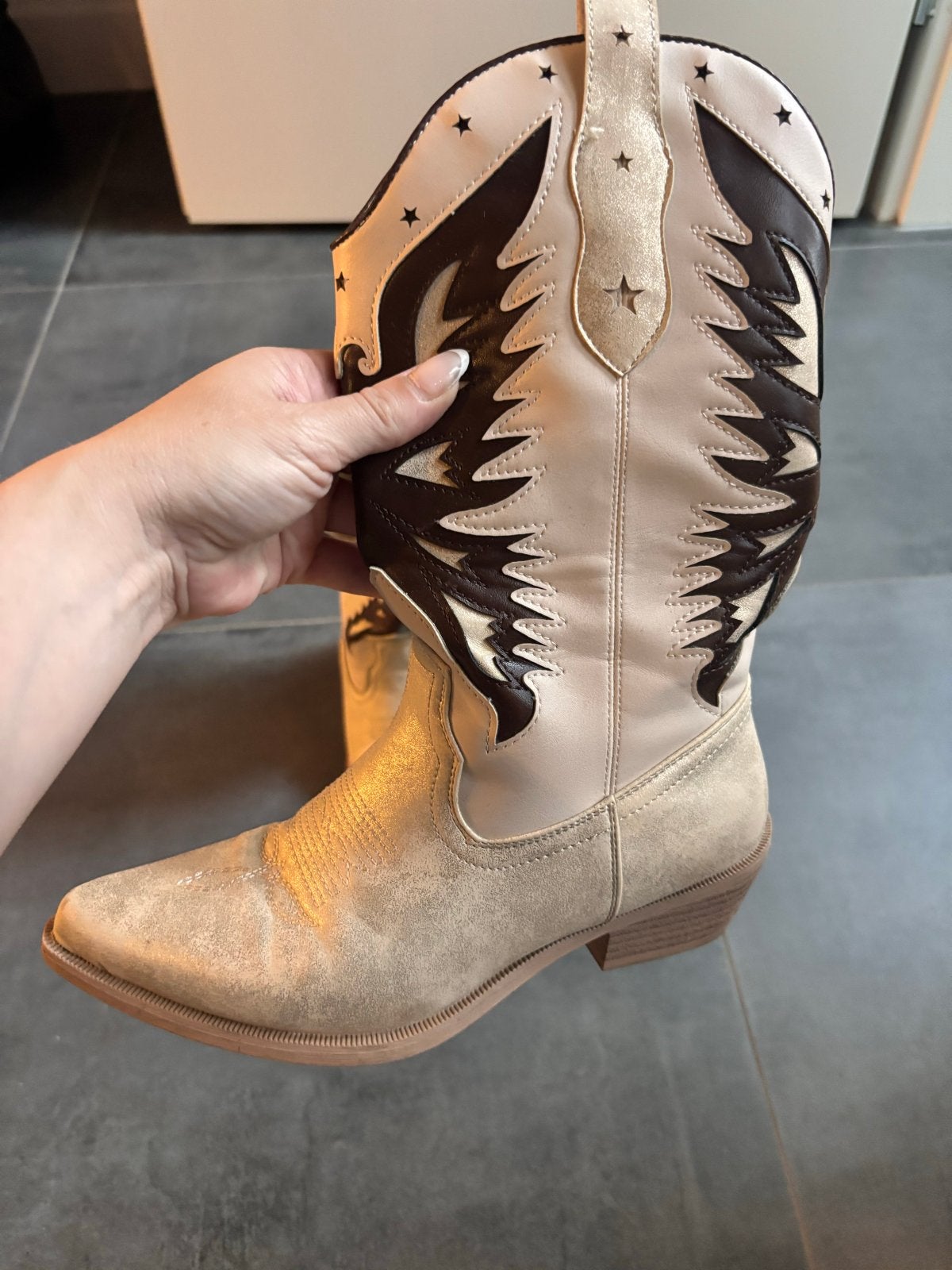 Cowboylaarzen, Kleding | Dames, Schoenen, Ophalen of Verzenden, Zo goed als nieuw, Beige, Lage of Enkellaarzen