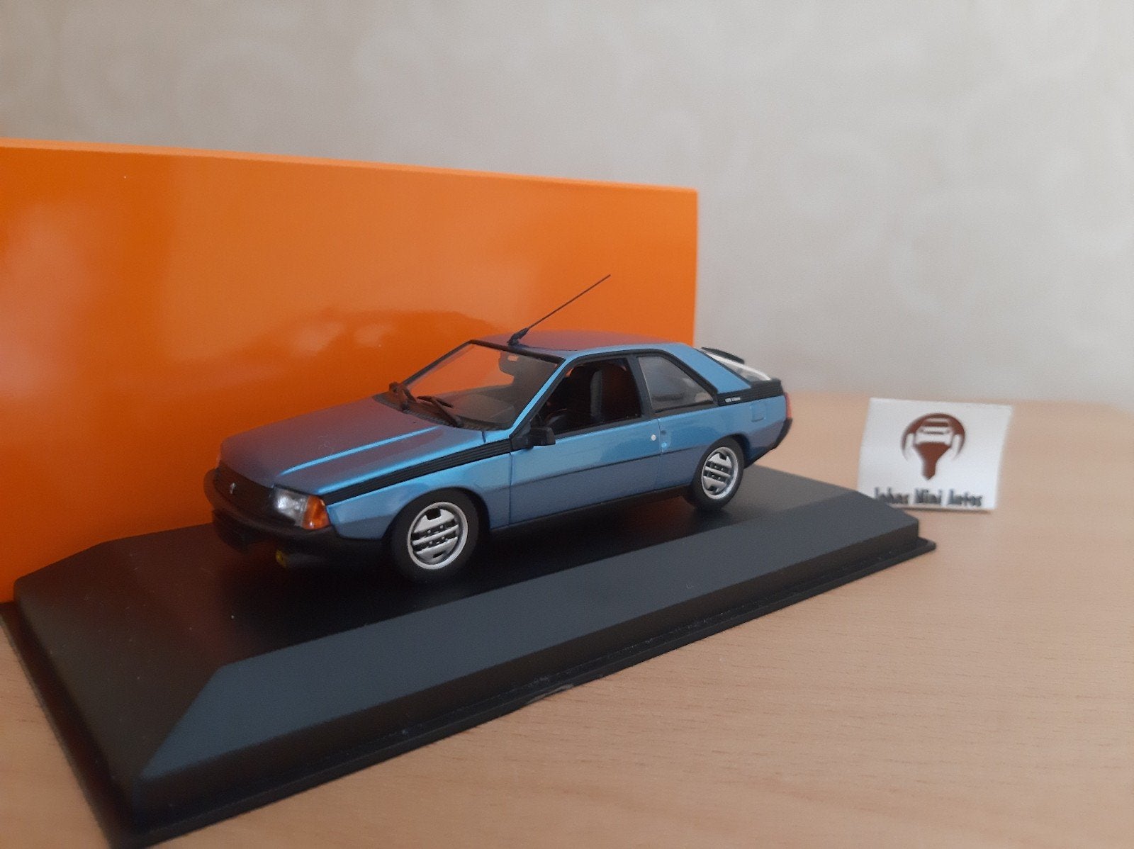 Renault Fuego 1984 blauw-metallic van Maxichamps 1:43, Overige merken, Auto, Nieuw, Ophalen of Verzenden