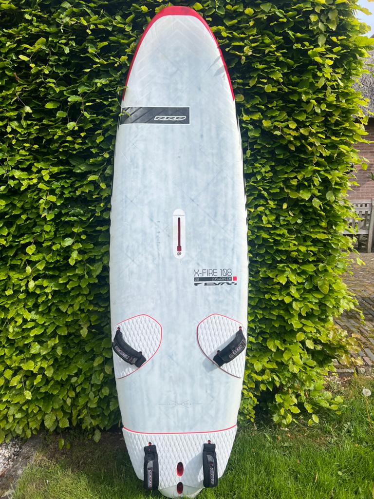 rrd x fire v8 108L, Watersport en Boten, Windsurfen, Ophalen of Verzenden, Zo goed als nieuw, Plank