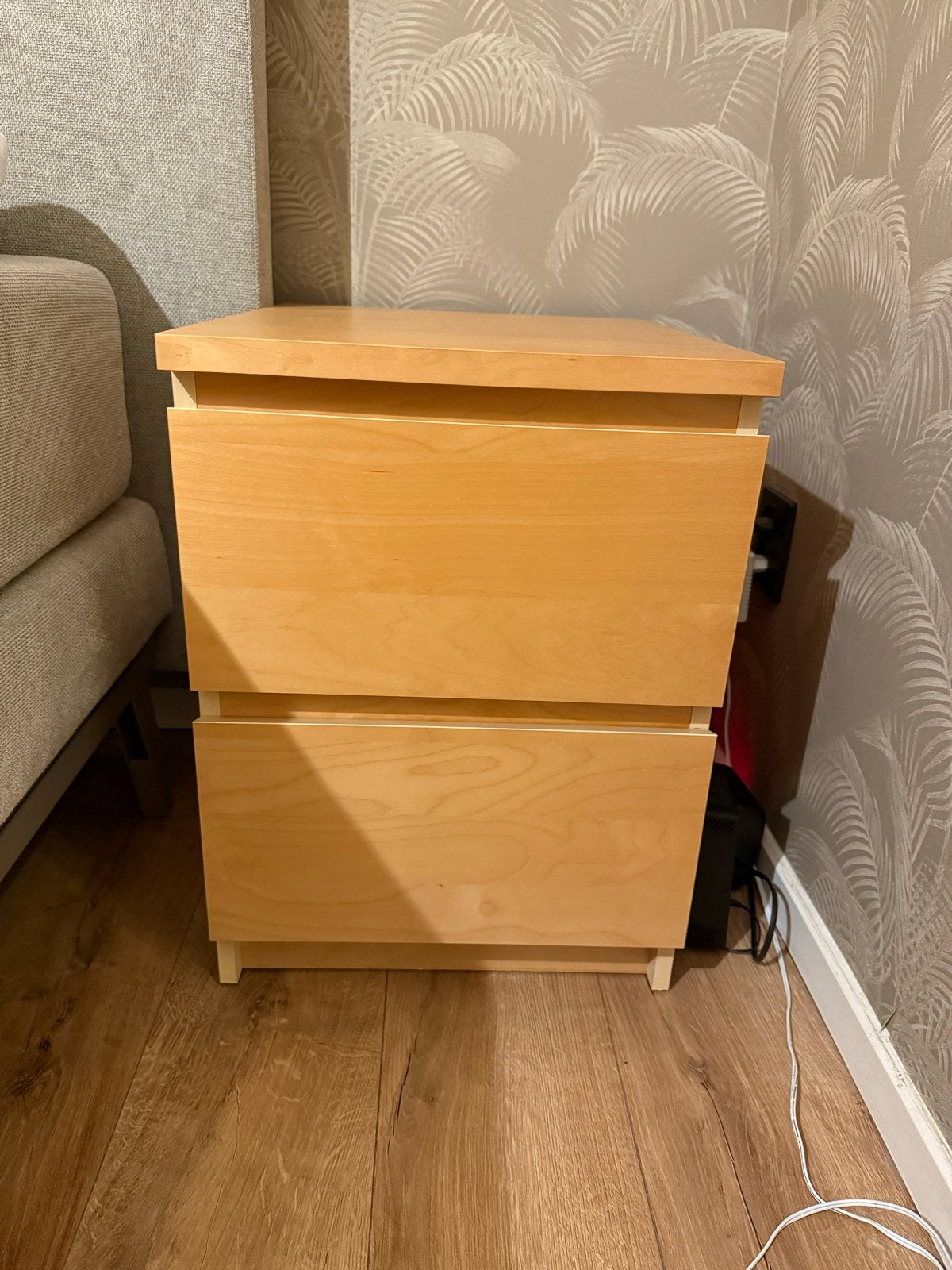 Ikea Malm Houten nachtkastje met twee lades, Ophalen, Gebruikt, Minder dan 45 cm, 55 tot 70 cm