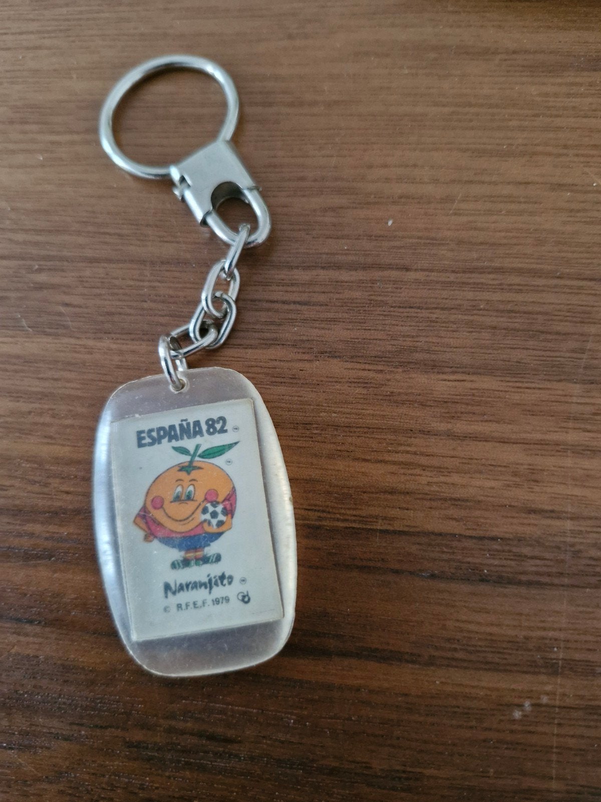 291 Vintage España '82 Naranjito sleutelhanger, Verzamelen, Sleutelhangers, Ophalen of Verzenden, Gebruikt, Sport