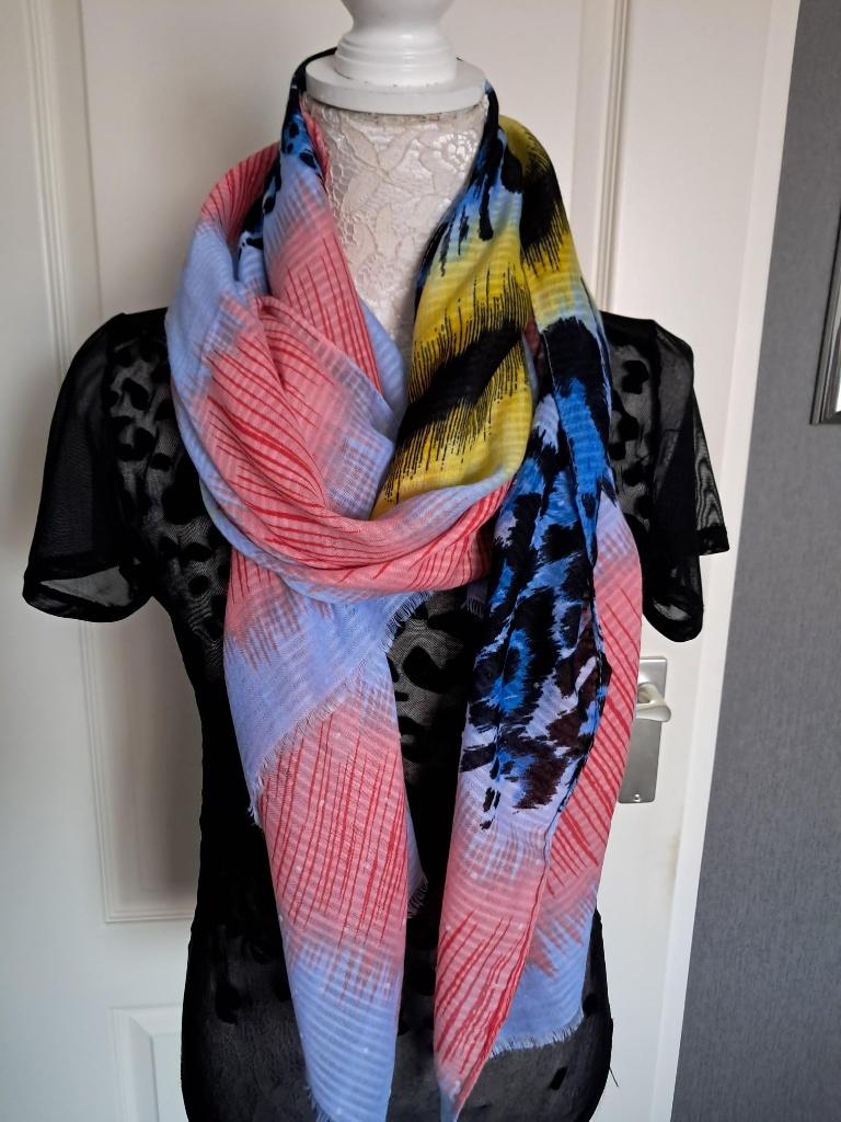 Sjaals Kleur : blauw roze geel Zwart NIEUW, Kleding | Dames, Mutsen, Sjaals en Handschoenen, Ophalen of Verzenden, Nieuw, Maat 46/48 (XL) of groter