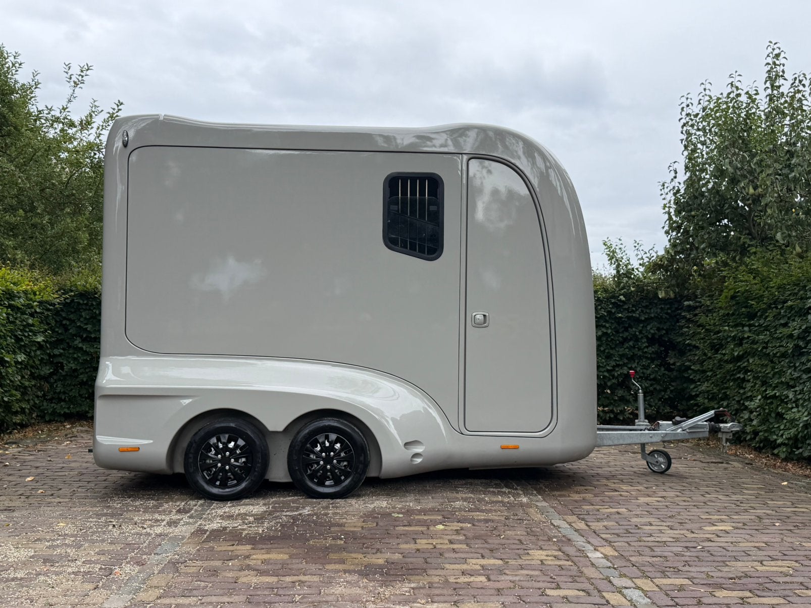 Extreem mooie 2 paards krismar hengsten trailer vol optie, Ophalen, Zo goed als nieuw, 2-paards trailer, TT paardentrailers