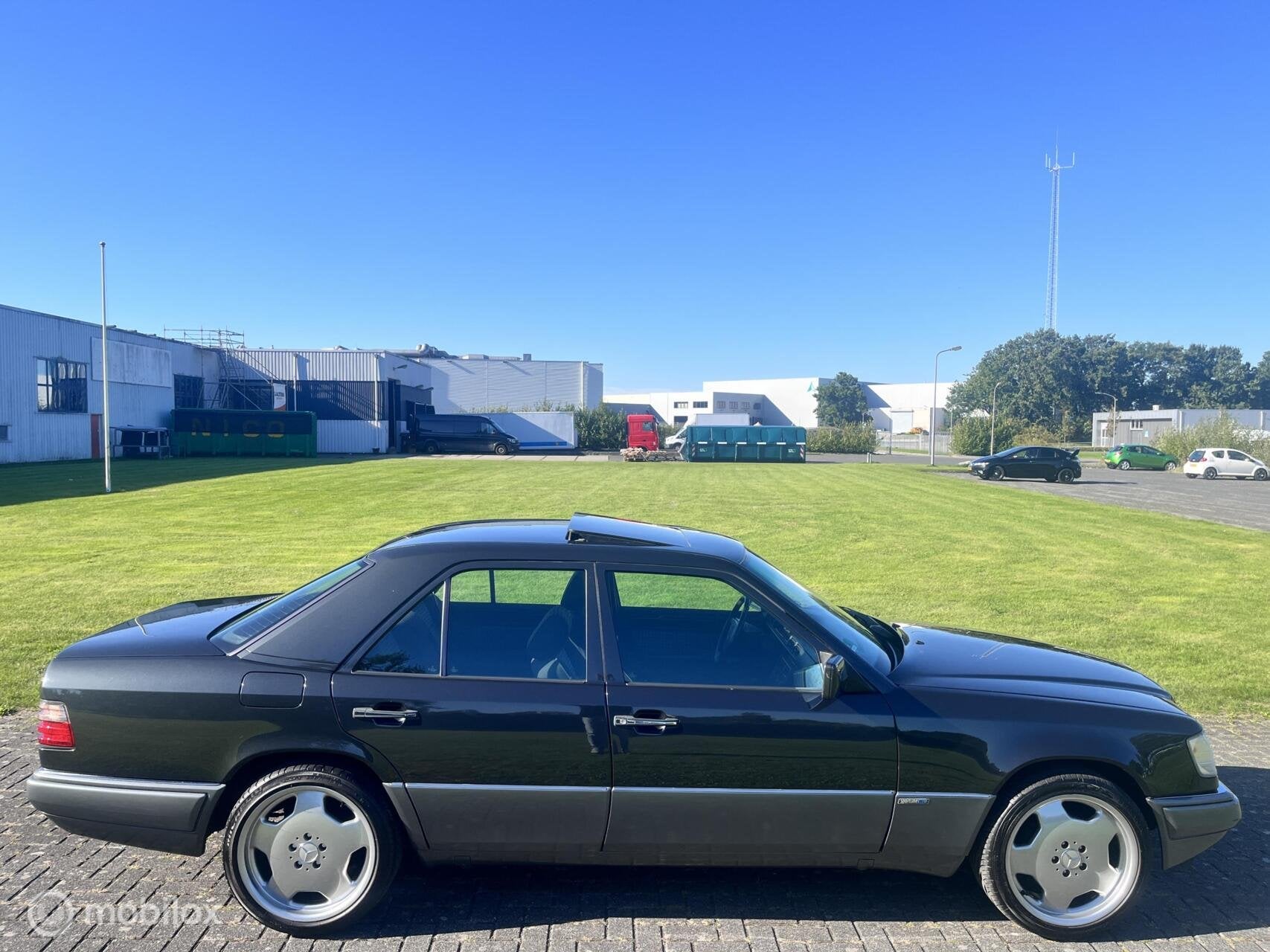 Mercedes E-klasse 280 Sportline Automaat / LPG / Airco / APK, Auto's, Automaat, Dealer onderhouden, Gebruikt, Zwart