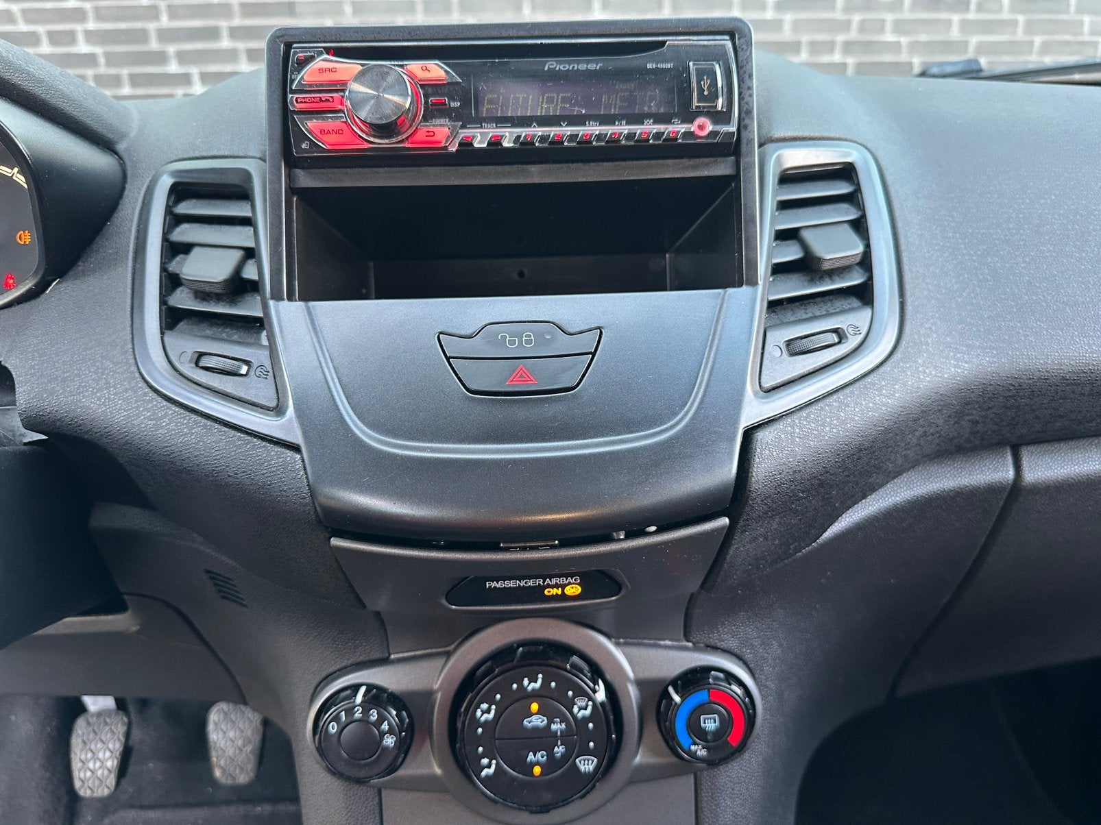 Foto 18 van Ford Fiësta 1.25 44KW 3DR 2014 Zwart/17INCH/CRPLY/NW ONDRHD