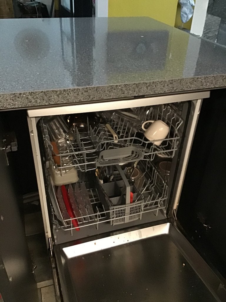 Foto 6 van Nette antraciet/rode keuken met toebehoren!