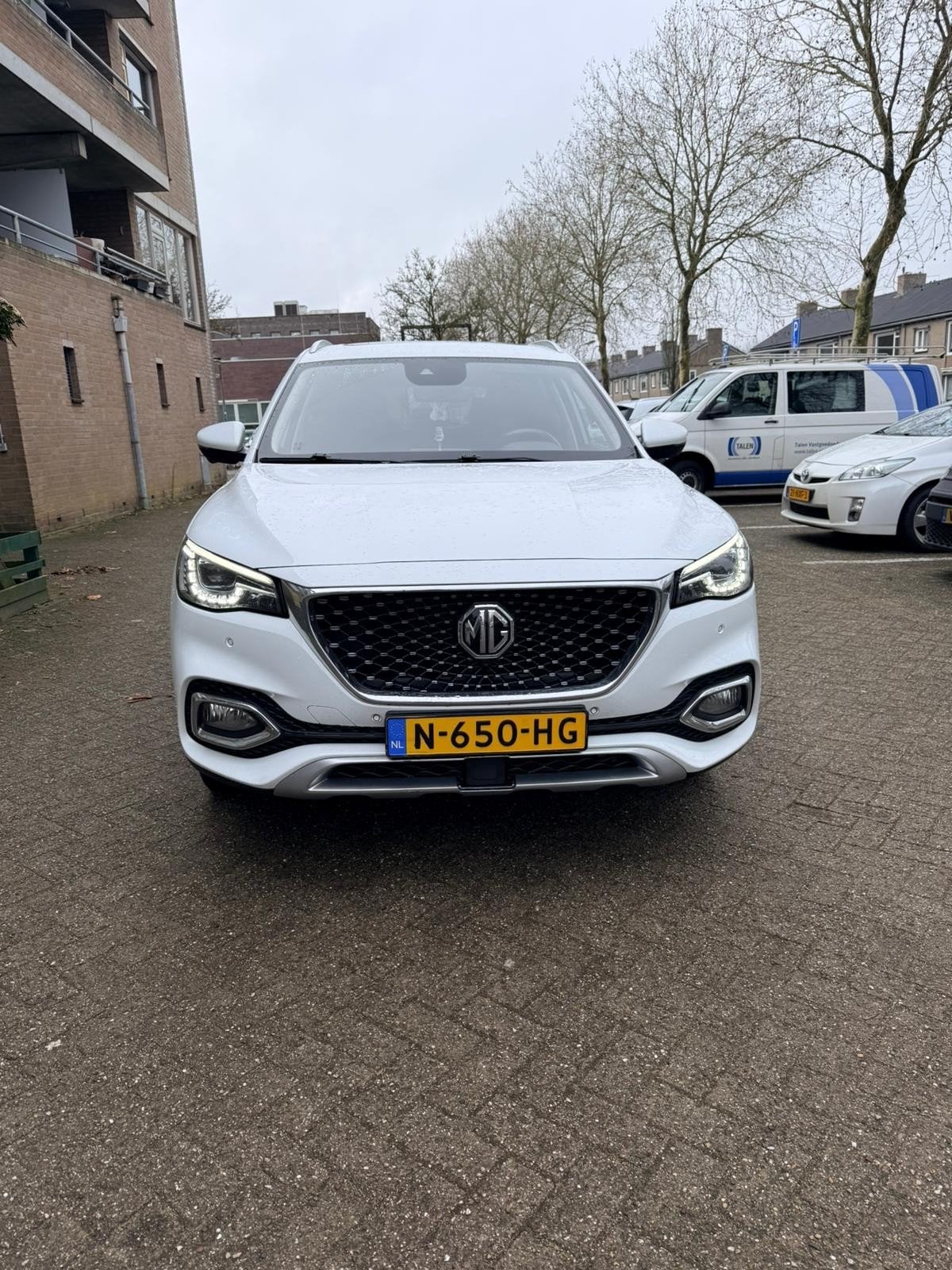 MG EHS 1.5 TGDI  luxury PHEV 258pk Aut 2021 Wit, Auto's, Automaat, Achterwielaandrijving, 4 cilinders, Wit