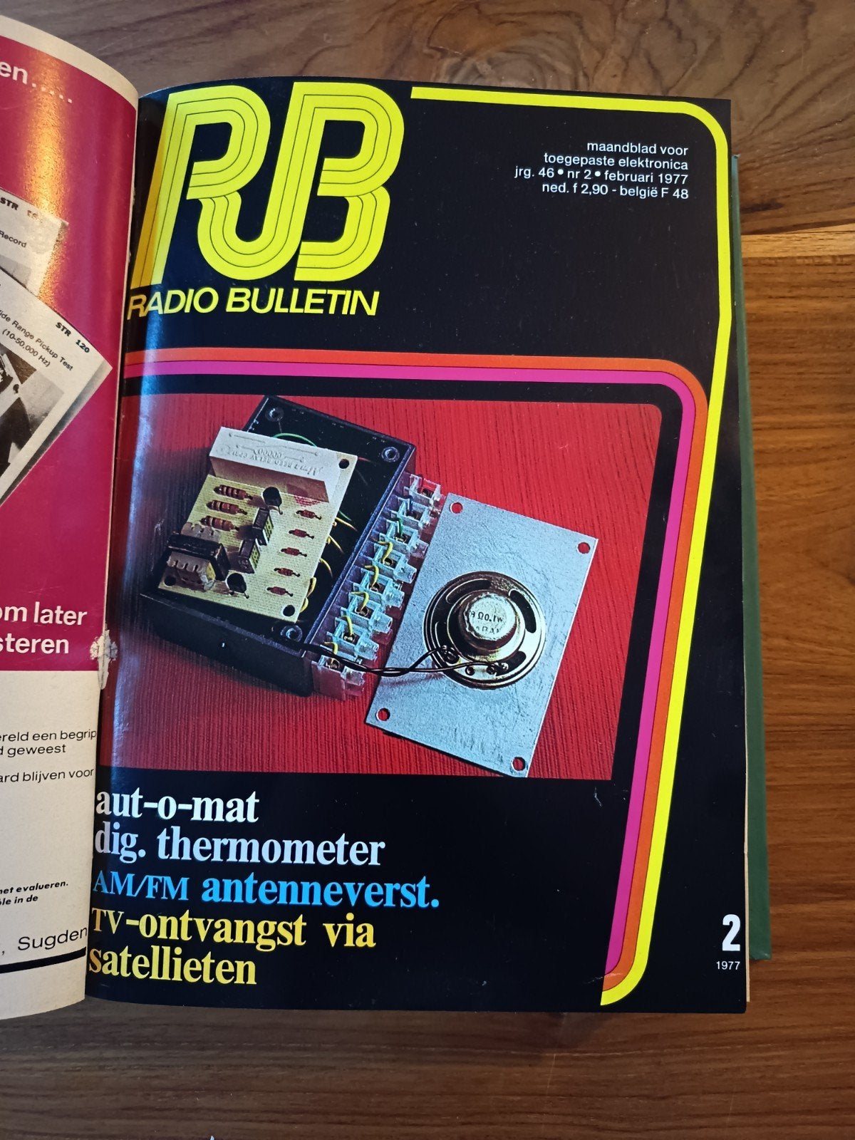 Radio Bulletin gebundeld oa 1977, Boeken, Techniek, Ophalen of Verzenden, Gelezen, Elektrotechniek