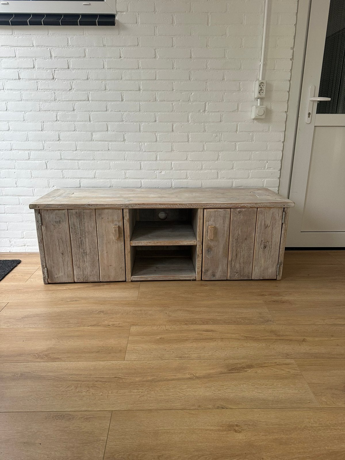 Te koop mooie en goed onderhouden tv-meubel van steigerhout:, Ophalen, 50 tot 100 cm, Zo goed als nieuw, Minder dan 100 cm