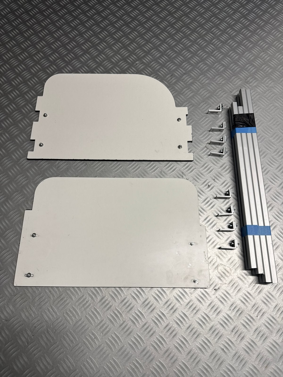 Twee Trespa kastplanken met profielen voor VW California T5, Caravans en Kamperen, Camper-accessoires, Ophalen of Verzenden, Gebruikt