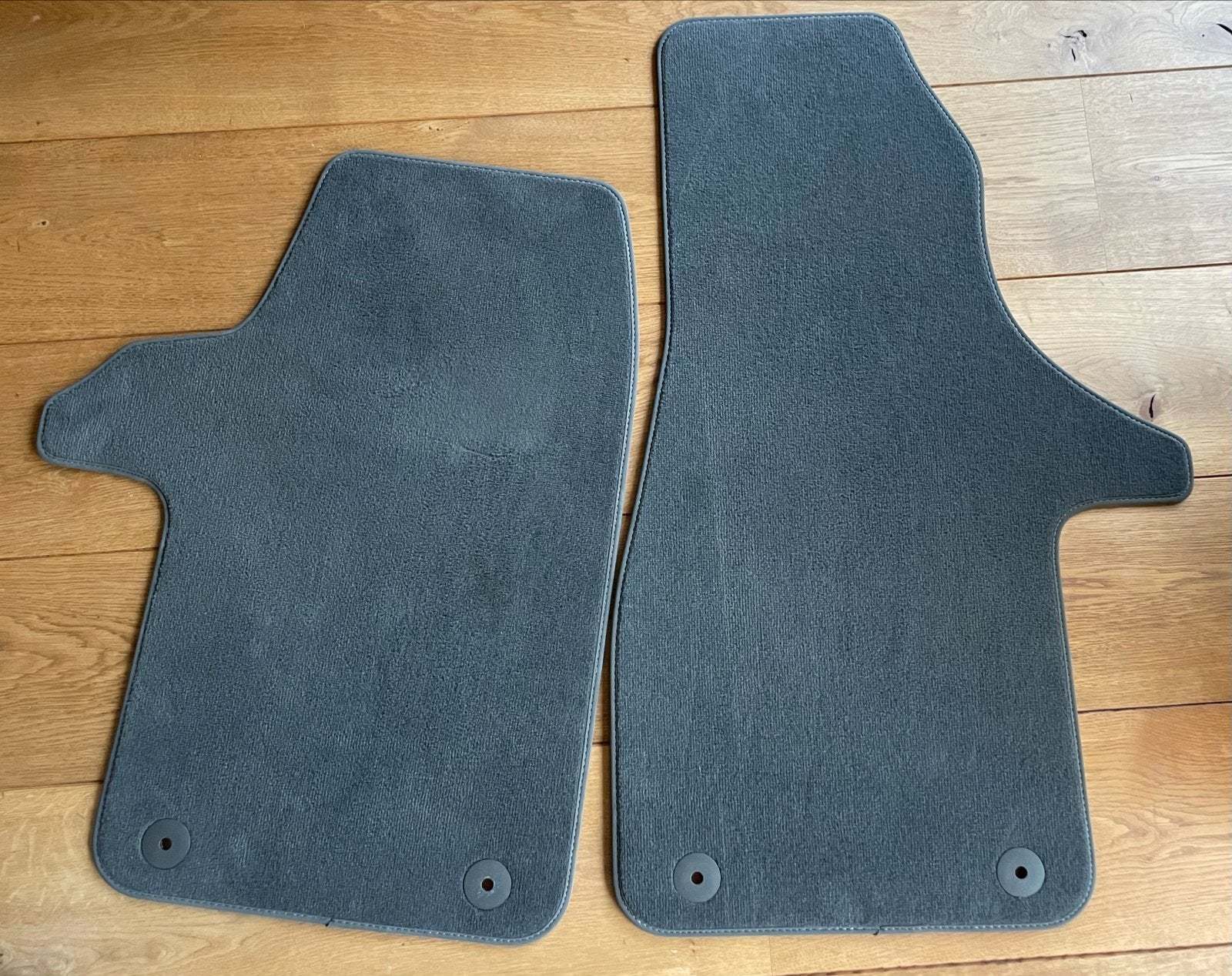 VW transporter/ California T6/T6.1  Vloermatten. Voorzijde, Ophalen, Nieuw