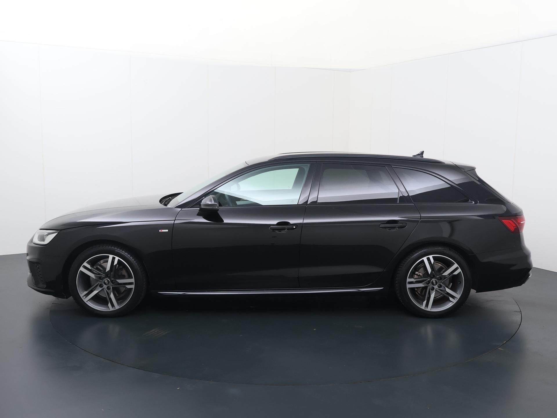 Audi A4 Avant 35 TFSI S edition | 150 PK | Automaat | Adapti, 12 maanden, Gebruikt, 4 cilinders, Zwart
