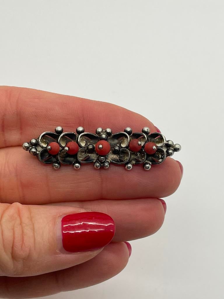 D146 Prachtige zilveren Escherer broche bloedkoraal, Ophalen of Verzenden, Zilver, Broche, Met edelsteen