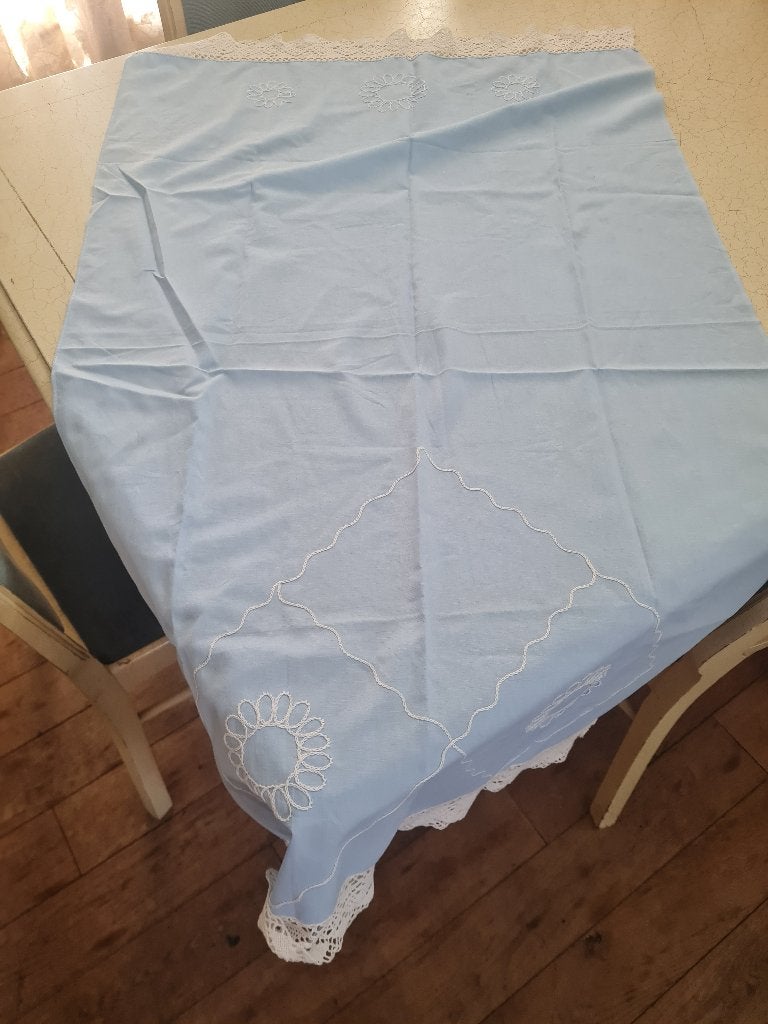 Vintage tafelkleed hand geborduurd licht blauw/wit, Heikant 21 Kaatsheuvel, Handgemaakt, Ophalen of Verzenden, Zo goed als nieuw